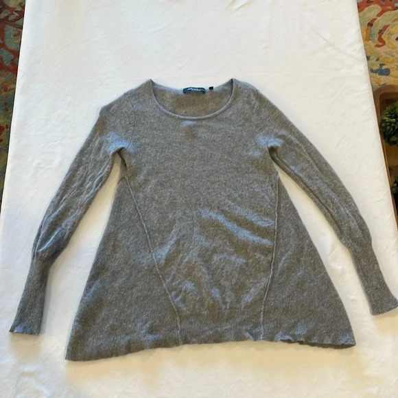 Saks Fifth Avenue‎ gray  Cashmere Sweater small - Picture 1 of 6